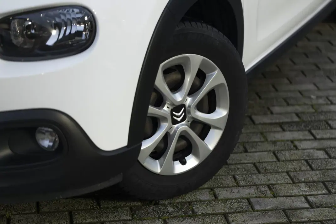 Citroën C3 2018 - 9500 EUR, 130900 km - AUTO.MOTO.pt - 130900km - foto 8 de 26