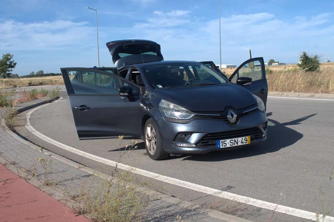 Renault Clio 2017 - 10490 EUR, 90000 km - AUTO.MOTO.pt - 90000km - foto 3 de 15