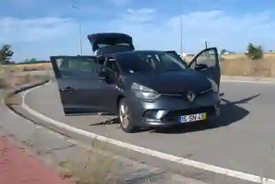 Renault Clio 2017 - 10490 EUR, 90000 km - AUTO.MOTO.pt - 90000km - foto 3 de 15