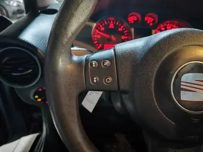 SEAT Ibiza 2007 - 3950 EUR, 300900 km - AUTO.MOTO.pt - 300900km - foto 22 de 30