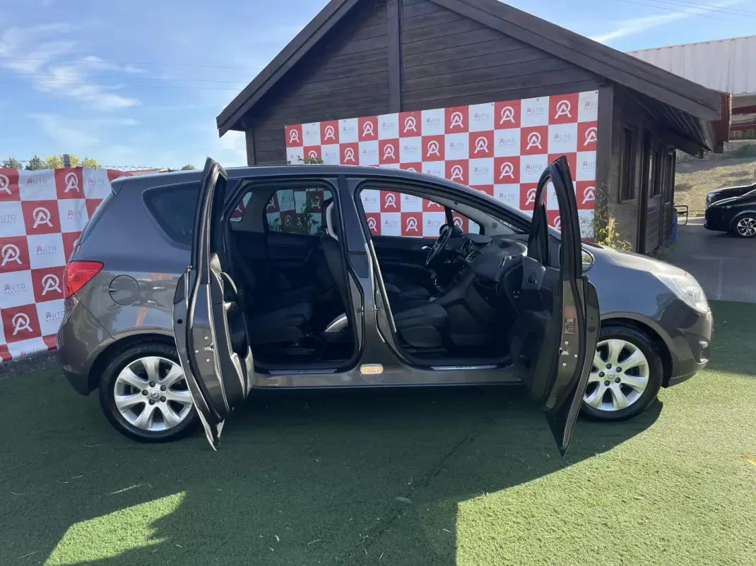 Opel Meriva 2011 - 7490 EUR, 153100 km - AUTO.MOTO.pt - 153100km - foto 8 de 20