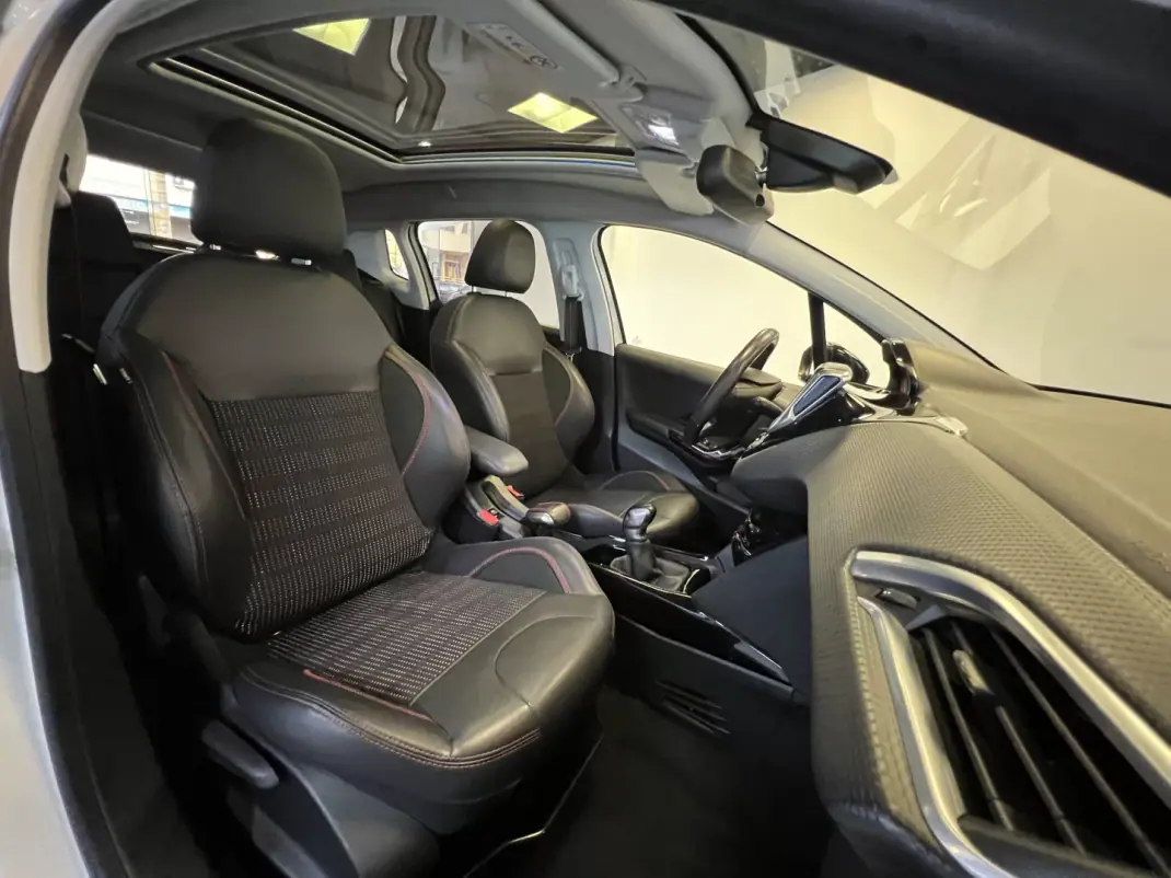 Peugeot 2008 2017 - 10990 EUR, 102000 km - AUTO.MOTO.pt - 102000km - foto 7 de 40
