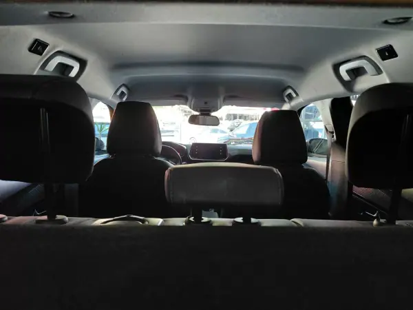Peugeot 2008 2021 - 15900 EUR, 98000 km - AUTO.MOTO.pt - 98000km - foto 7 de 23