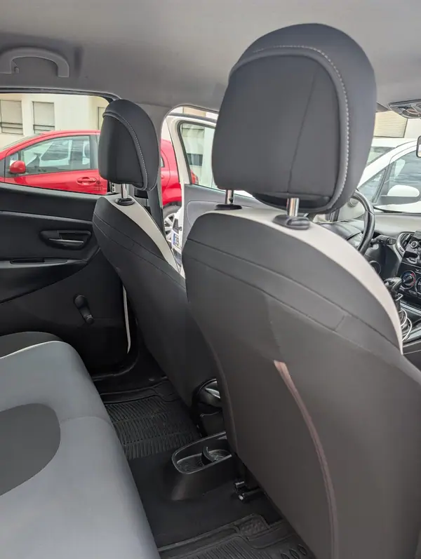 Lancia Ypsilon 2015 - 6400 EUR, 149756 km - 149756km - foto 6 de 15