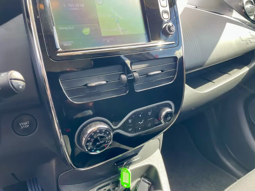 Renault Zoe 2019 - 12750 EUR, 46662 km - AUTO.MOTO.pt - 46662km - foto 13 de 32