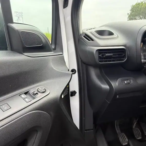 Citroën Berlingo 2019 - 14950 EUR, 96000 km - AUTO.MOTO.pt - 96000km - foto 7 de 17
