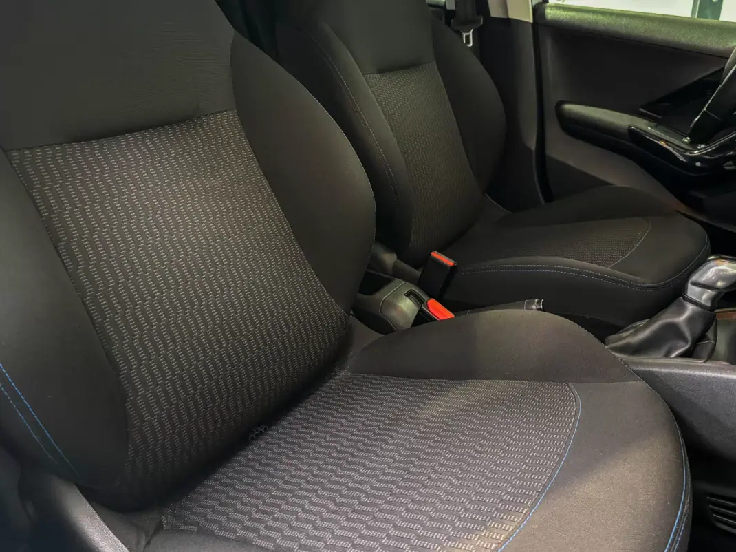 Peugeot 208 2019 - 12200 EUR, 165480 km - AUTO.MOTO.pt - 165480km - foto 7 de 12