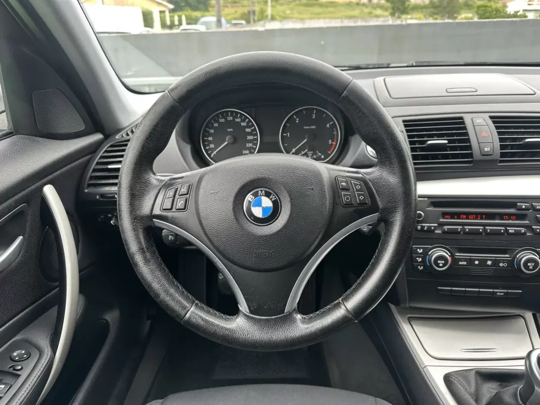 BMW 118 2009 - 8900 EUR, 184000 km - AUTO.MOTO.pt - 184000km - foto 41 de 55