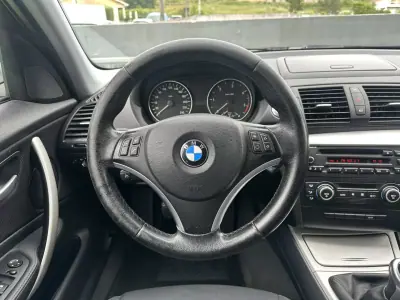 BMW 118 2009 - 8900 EUR, 184000 km - AUTO.MOTO.pt - 184000km - foto 41 de 55
