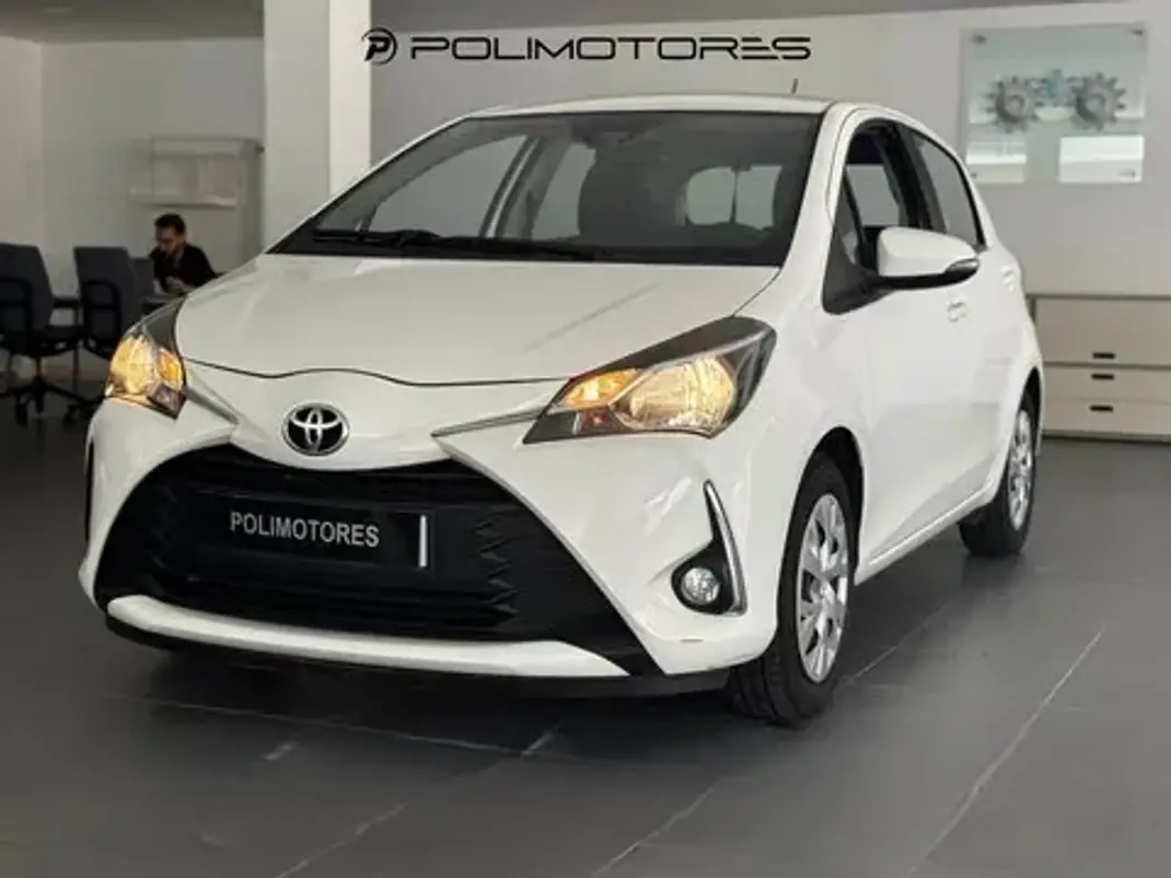 Toyota Yaris 2018 - 14750 EUR, 84619 km - 84619km - foto 3 de 17