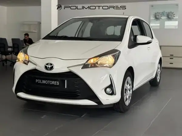 Toyota Yaris 2018 - 14750 EUR, 84619 km - AUTO.MOTO.pt - 84619km - foto 3 de 17