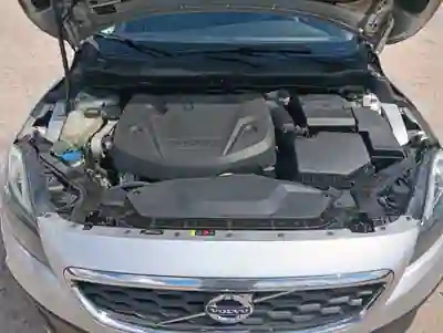 Volvo V40 Cross Country 2016 - 11000 EUR, 220000 km - AUTO.MOTO.pt - 220000km - foto 5 de 13