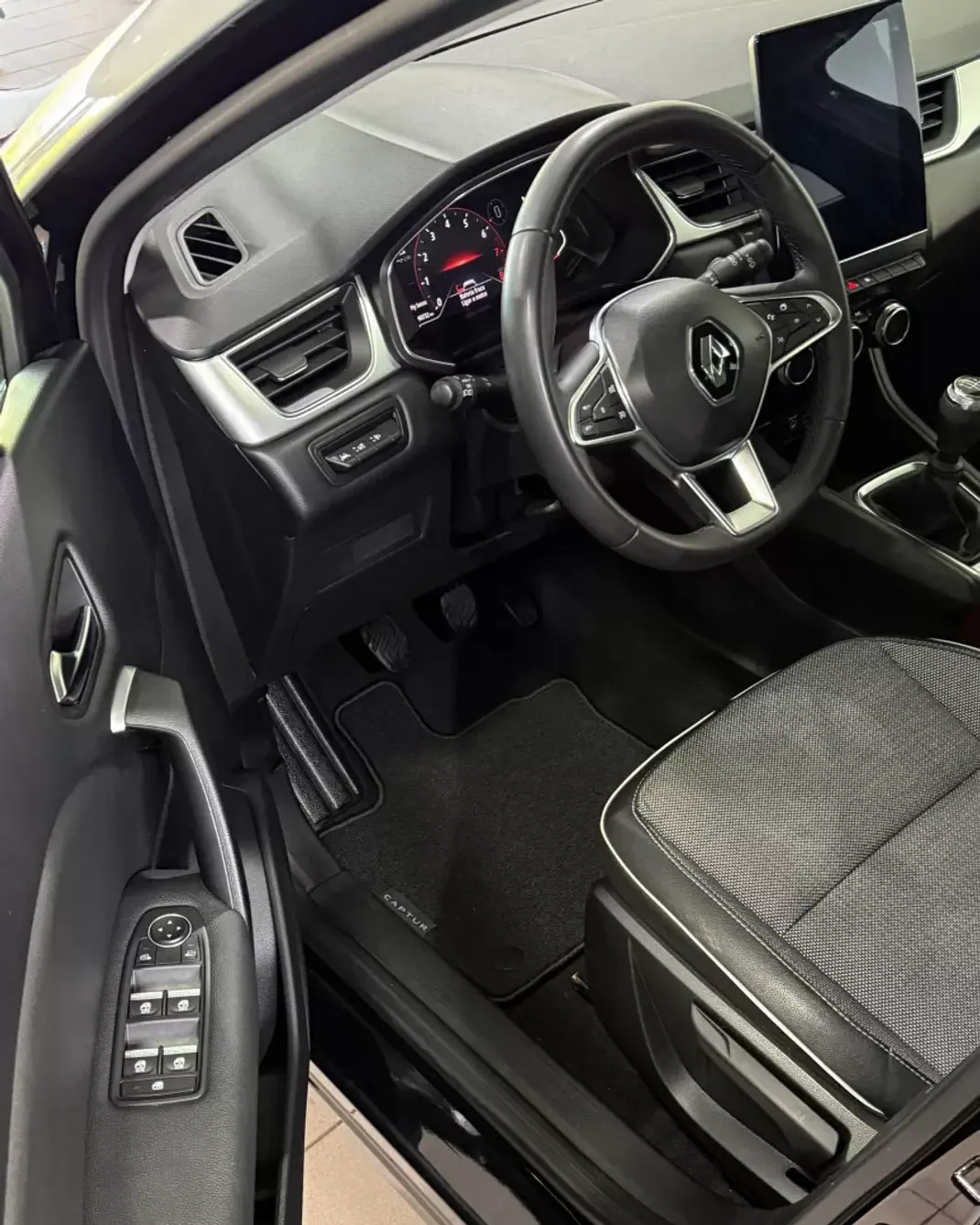 Renault Captur 2022 - 17900 EUR, 90718 km - AUTO.MOTO.pt - 90718km - foto 22 de 49