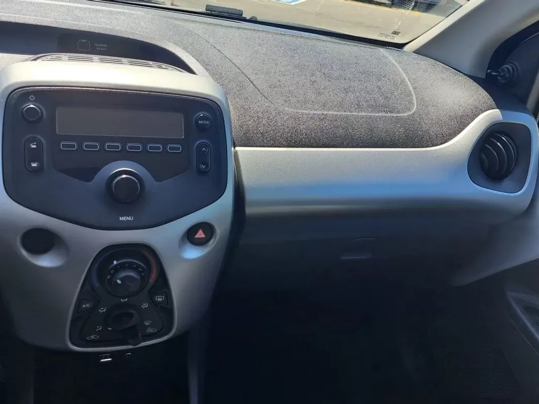 Citroën C1 2018 - 9500 EUR, 80000 km - AUTO.MOTO.pt - 80000km - foto 15 de 39