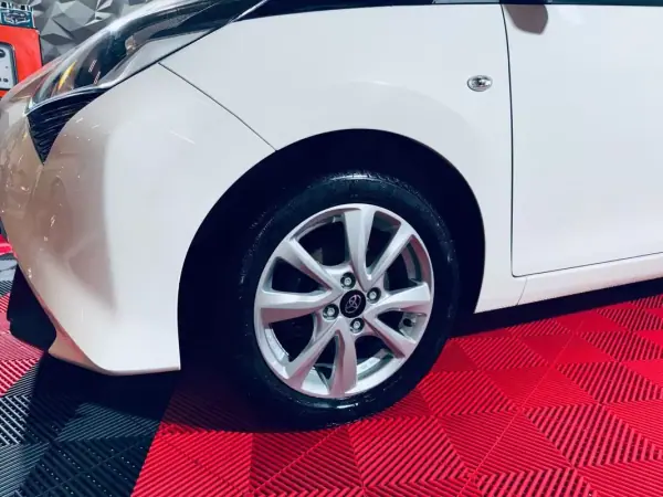 Toyota Aygo 2020 - 11750 EUR, 134443 km - AUTO.MOTO.pt - 134443km - foto 13 de 27