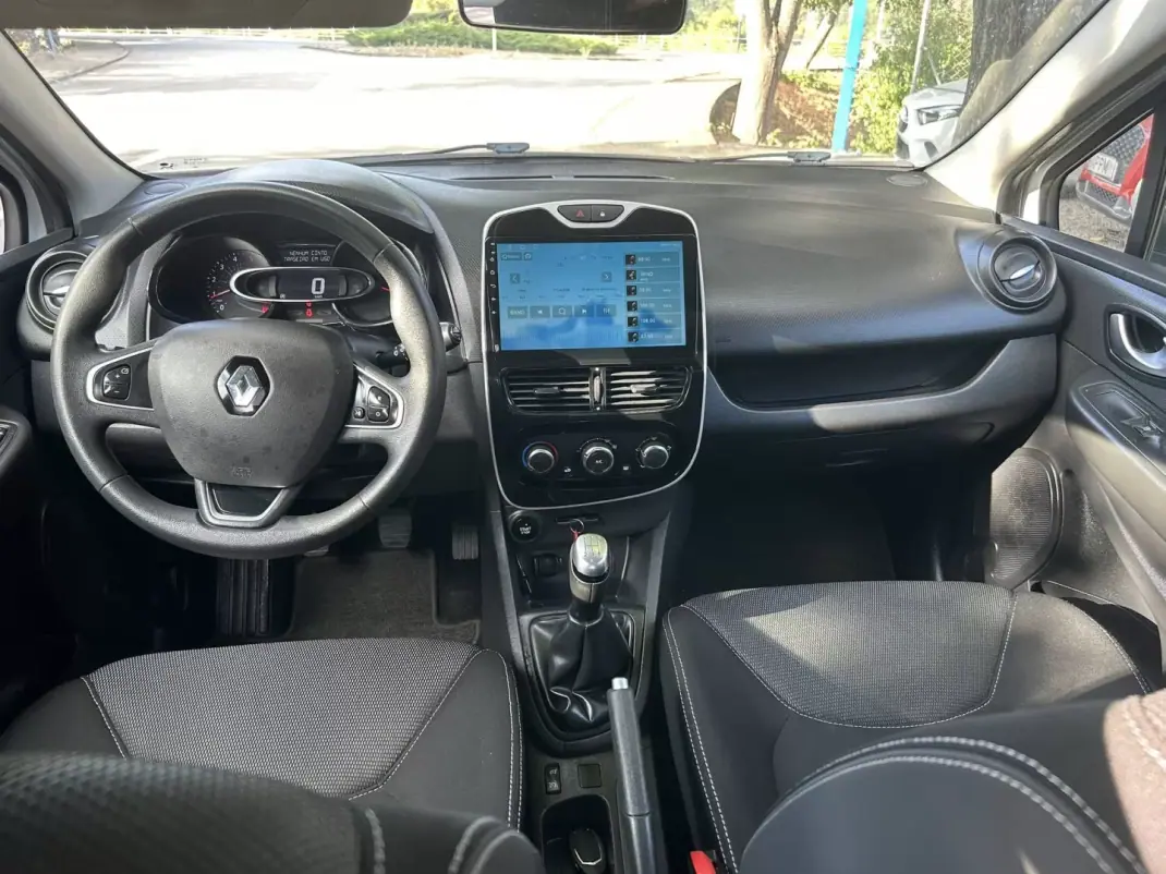 Renault Clio 2018 - 11500 EUR, 162000 km - 162000km - foto 8 de 11