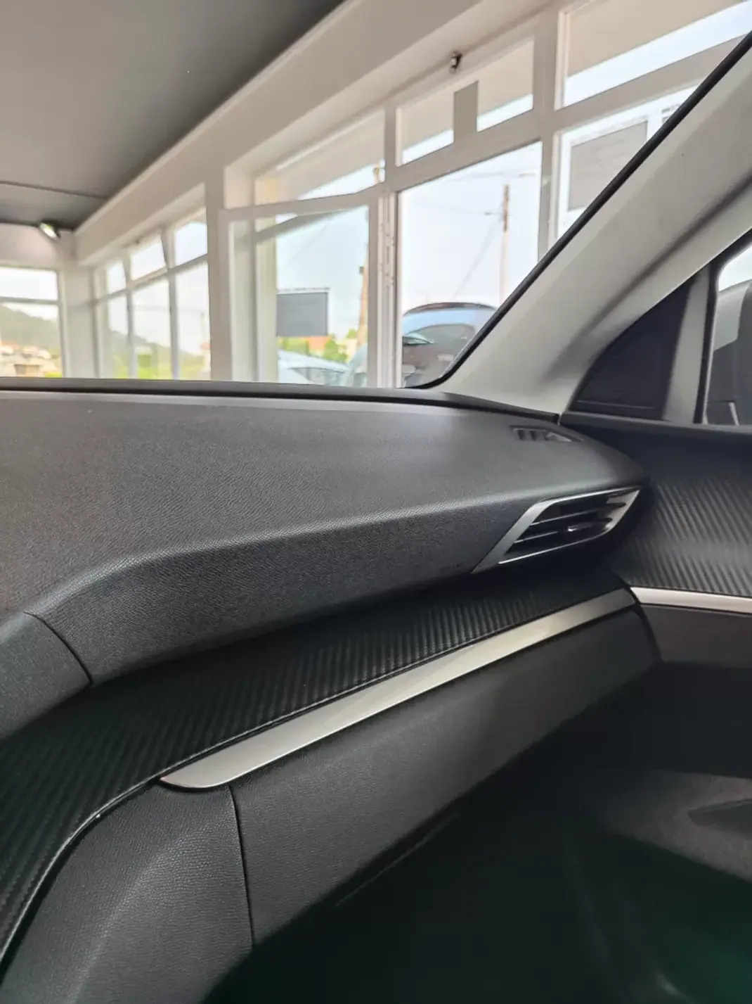 Peugeot 3008 2018 - 13950 EUR, 189000 km - 189000km - foto 35 de 36