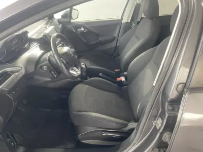 Peugeot 208 2019 - 10750 EUR, 112682 km - AUTO.MOTO.pt - 112682km - foto 7 de 12