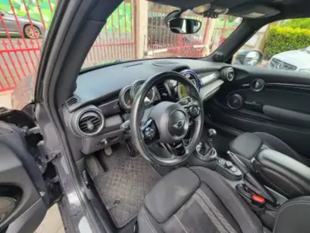 MINI Cooper 2015 - 20990 EUR, 182000 km - AUTO.MOTO.pt - 182000km - foto 10 de 33