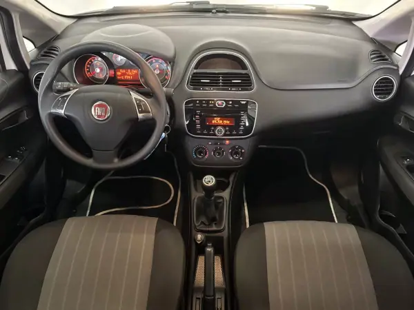 Fiat Punto 2017 - 7950 EUR, 77357 km - AUTO.MOTO.pt - 77357km - foto 6 de 31