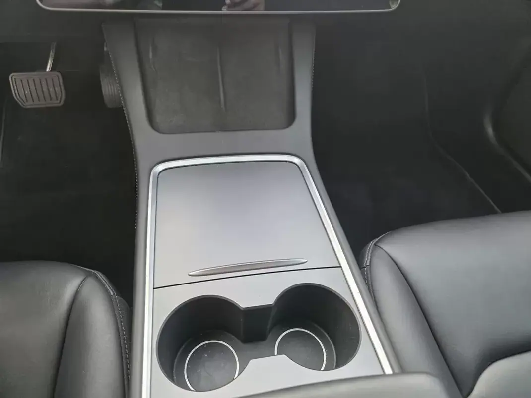 Tesla Model 3 2021 - 27499 EUR, 74631 km - 74631km - foto 20 de 34