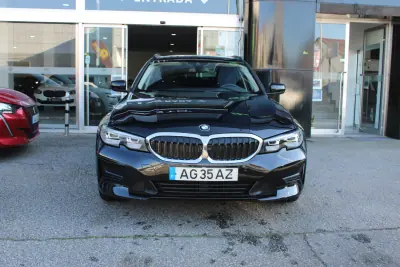 BMW 330e 2021 - 26400 EUR, 93627 km - AUTO.MOTO.pt - 93627km - foto 2 de 16