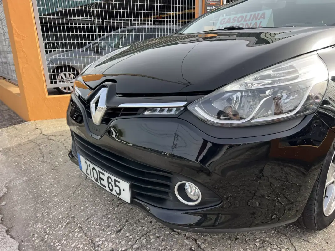 Renault Clio 2015 - 8250 EUR, 73635 km - AUTO.MOTO.pt - 73635km - foto 4 de 12