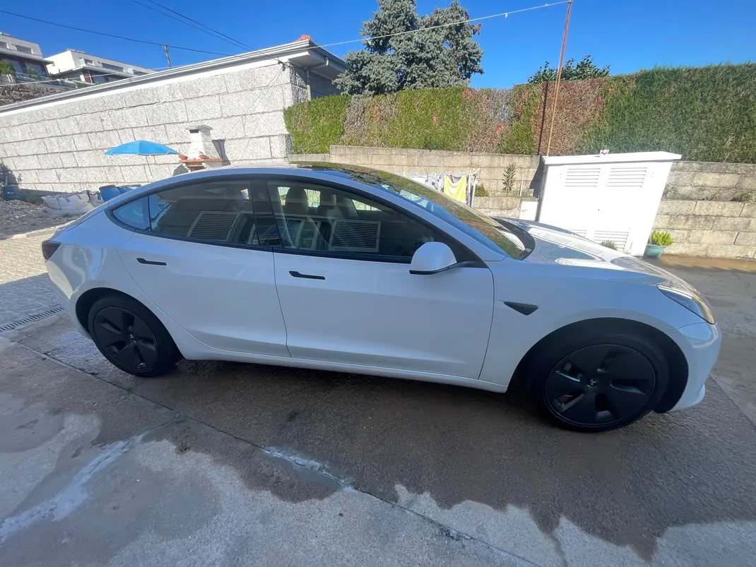 Tesla Model 3 2021 - 26499 EUR, 93150 km - 93150km - foto 9 de 10
