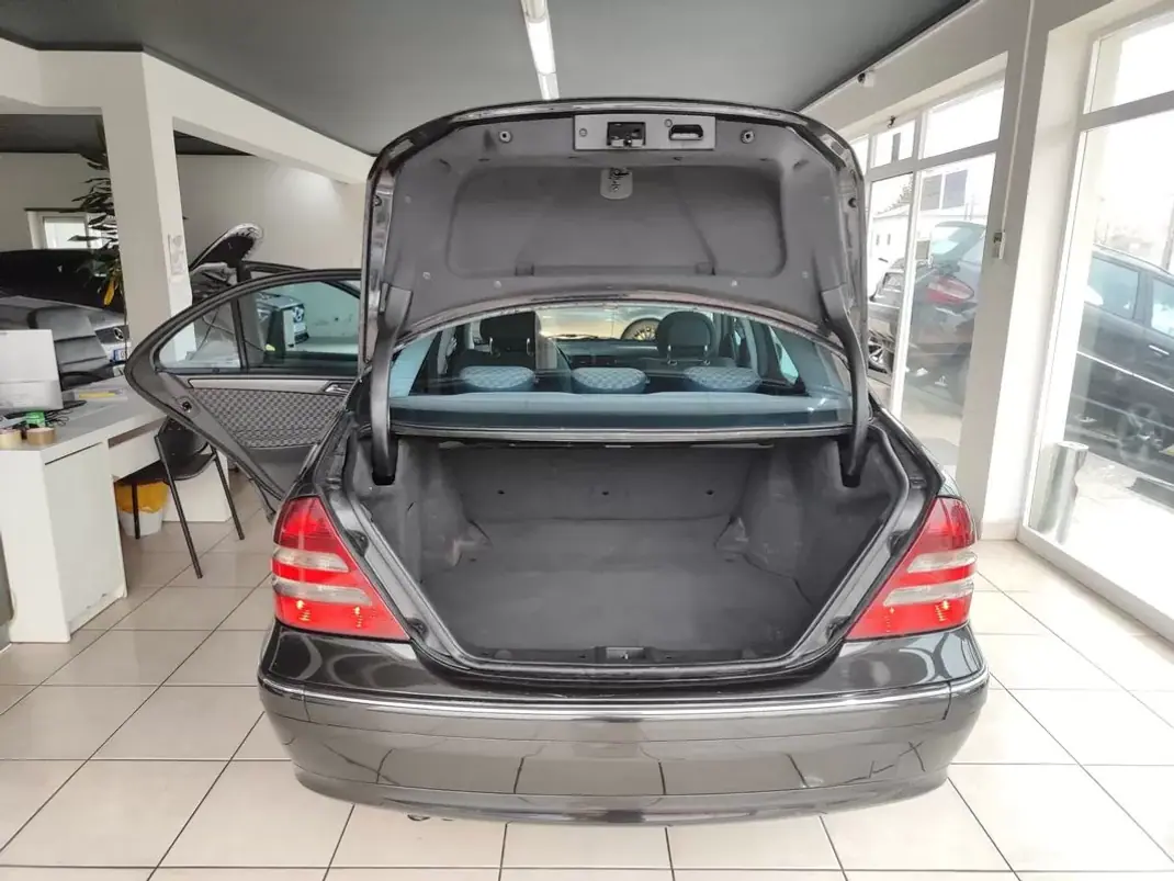 Mercedes-Benz C 220 2000 - 5750 EUR, 372700 km - AUTO.MOTO.pt - 372700km - foto 22 de 60