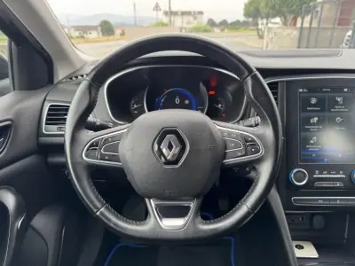 Renault Mégane 2016 - 13990 EUR, 178000 km - AUTO.MOTO.pt - 178000km - foto 13 de 32