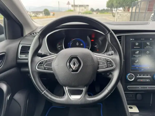 Renault Mégane 2016 - 13990 EUR, 178000 km - AUTO.MOTO.pt - 178000km - foto 13 de 32