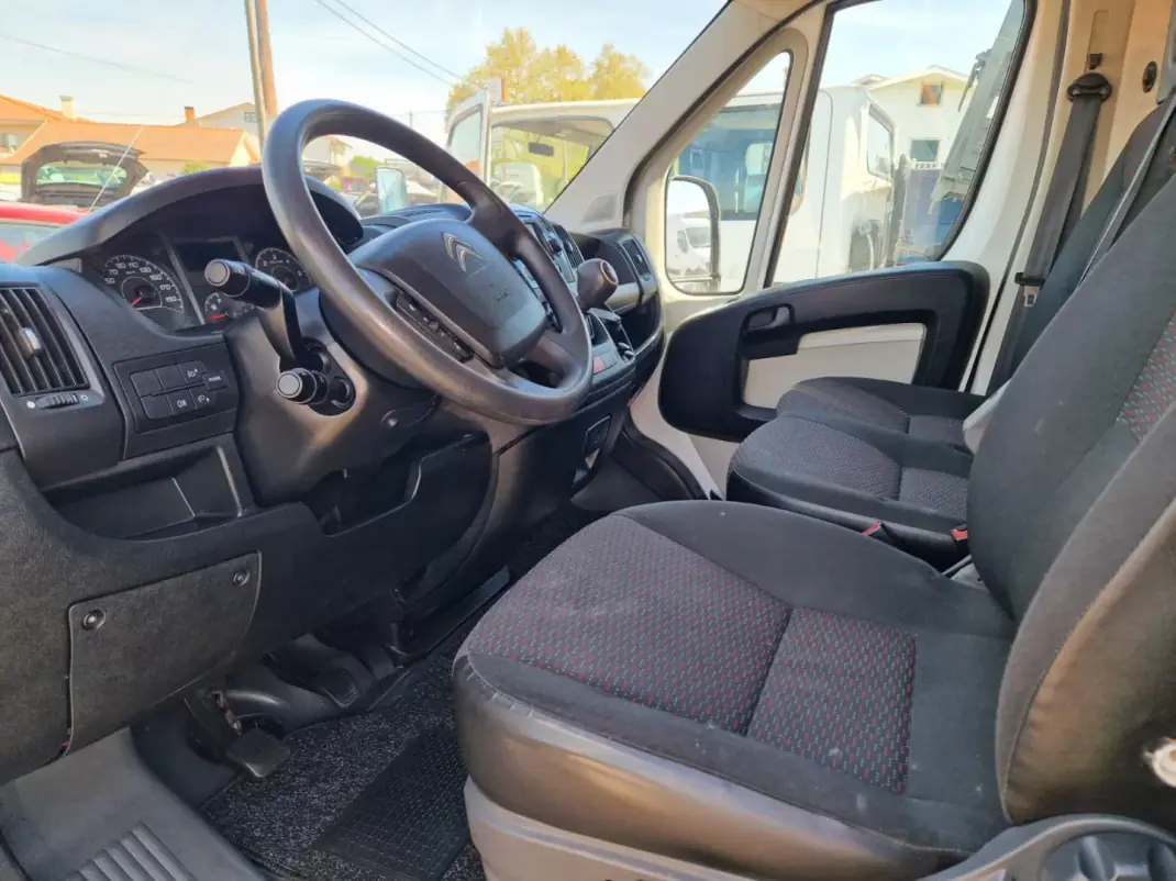 Citroën 2015 - 13750 EUR, 230000 km - AUTO.MOTO.pt - 230000km - foto 6 de 7