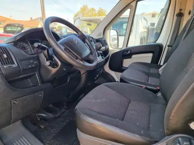 Citroën 2015 - 13750 EUR, 230000 km - AUTO.MOTO.pt - 230000km - foto 6 de 7