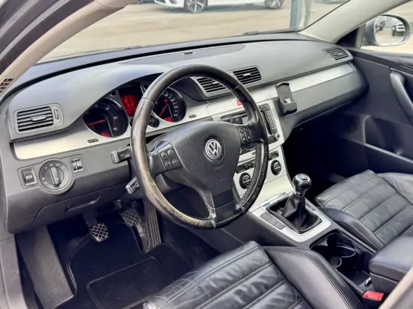 Volkswagen Passat 2005 - 6500 EUR, 234000 km - AUTO.MOTO.pt - 234000km - foto 10 de 19
