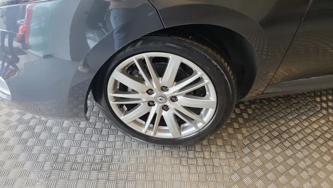 Renault Mégane Sport Tourer 2010 - 6900 EUR, 266834 km - AUTO.MOTO.pt - 266834km - foto 28 de 45
