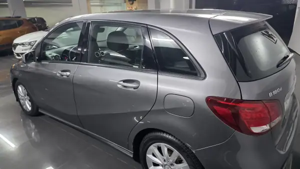 Mercedes-Benz B 180 2017 - 15990 EUR, 120000 km - AUTO.MOTO.pt - 120000km - foto 20 de 27