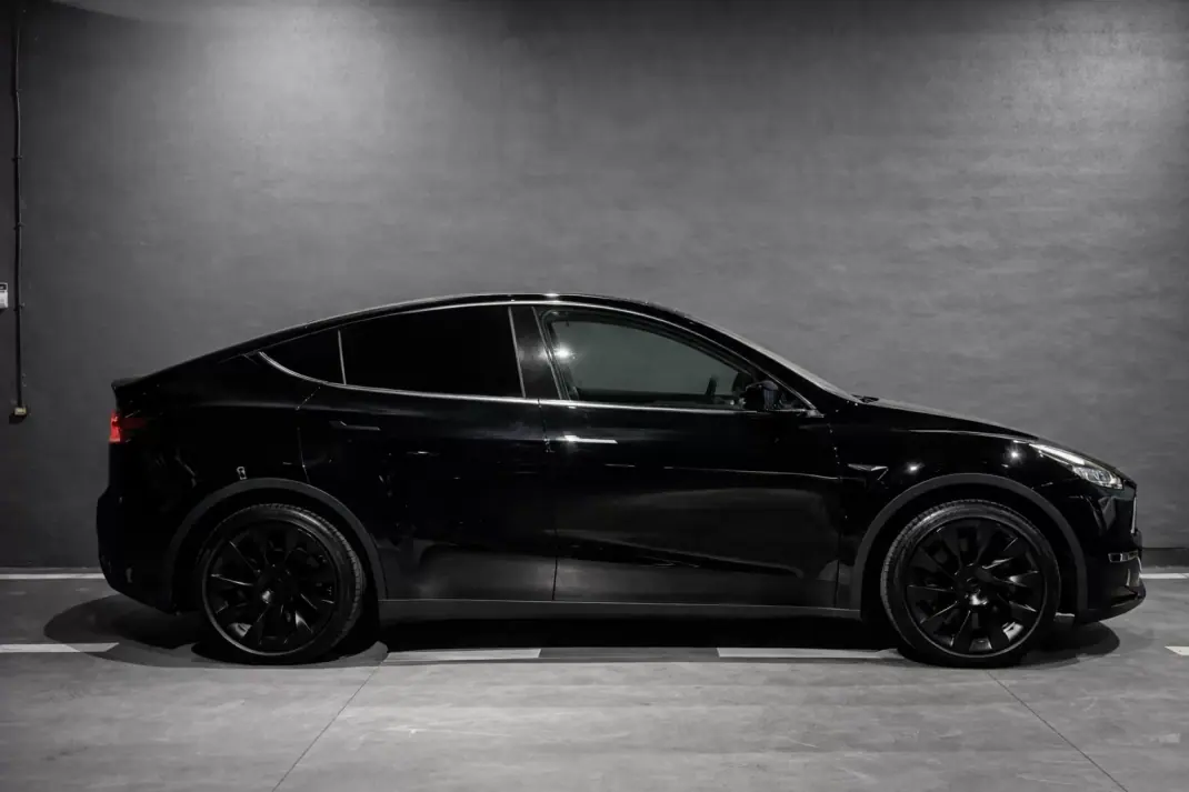 Tesla Model Y 2024 - 38490 EUR, 17630 km - AUTO.MOTO.pt - 17630km - foto 4 de 13