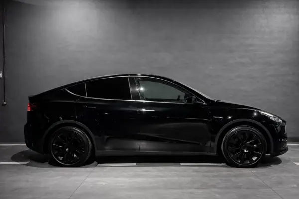 Tesla Model Y 2024 - 38490 EUR, 17630 km - AUTO.MOTO.pt - 17630km - foto 4 de 13