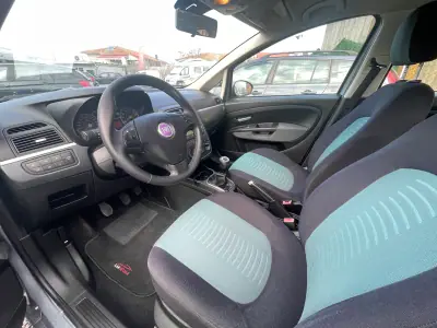 Fiat Punto 2008 - 7950 EUR, 184717 km - AUTO.MOTO.pt - 184717km - foto 5 de 18