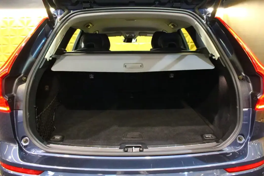 Volvo XC 60 2021 - 24900 EUR, 225000 km - AUTO.MOTO.pt - 225000km - foto 22 de 32