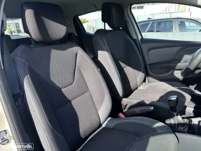 Renault Clio 2017 - 9900 EUR, 135702 km - AUTO.MOTO.pt - 135702km - foto 43 de 47