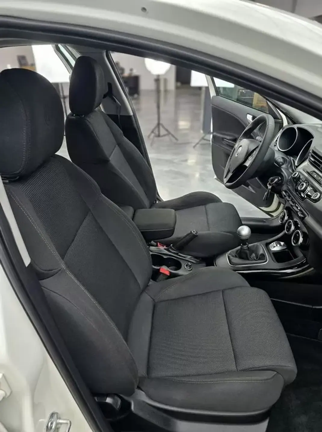 Alfa Romeo Giulietta 2011 - 9990 EUR, 177008 km - AUTO.MOTO.pt - 177008km - foto 10 de 18