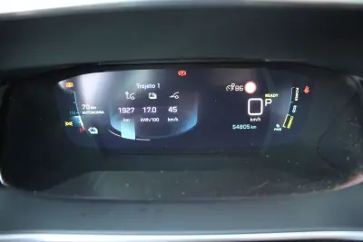 Peugeot e-2008 2020 - 19450 EUR, 54000 km - AUTO.MOTO.pt - 54000km - foto 9 de 41