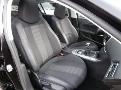 Peugeot 308 2019 - 15250 EUR, 160913 km - AUTO.MOTO.pt - 160913km - foto 32 de 37