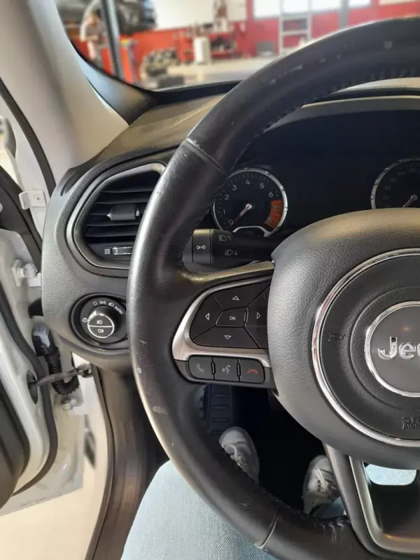Jeep Renegade 2020 - 17990 EUR, 81429 km - AUTO.MOTO.pt - 81429km - foto 11 de 16