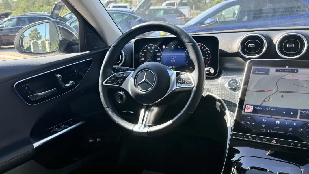 Mercedes-Benz C 300e 2022 - 33990 EUR, 90000 km - AUTO.MOTO.pt - 90000km - foto 20 de 29