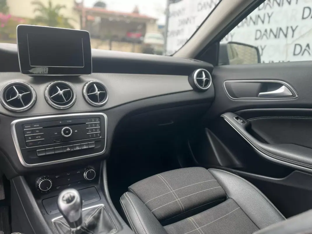 Mercedes-Benz GLA 180 2017 - 18990 EUR, 151000 km - AUTO.MOTO.pt - 151000km - foto 10 de 13