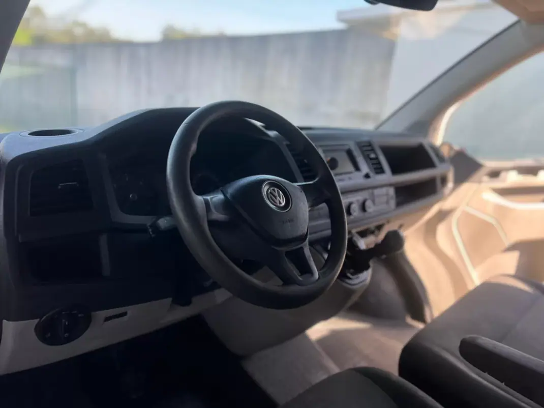 Volkswagen Transporter 2019 - 16500 EUR, 203450 km - AUTO.MOTO.pt - 203450km - foto 11 de 12