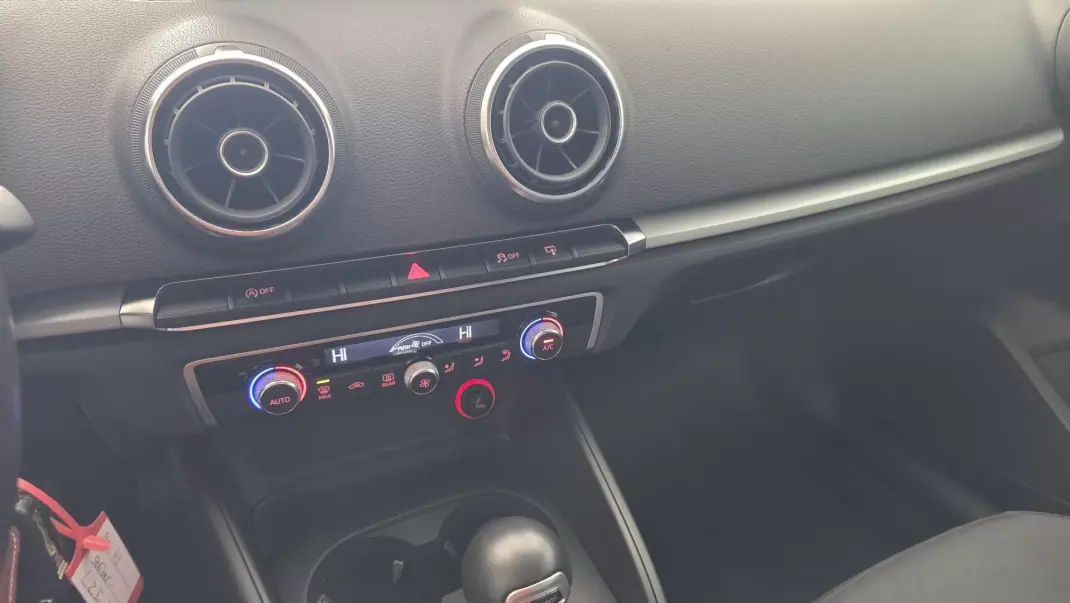 Audi A3 Sportback 2016 - 11900 EUR, 253264 km - AUTO.MOTO.pt - 253264km - foto 38 de 55