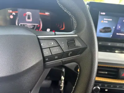 SEAT Arona 2025 - 22000 EUR, 10000 km - AUTO.MOTO.pt - 10000km - foto 25 de 27